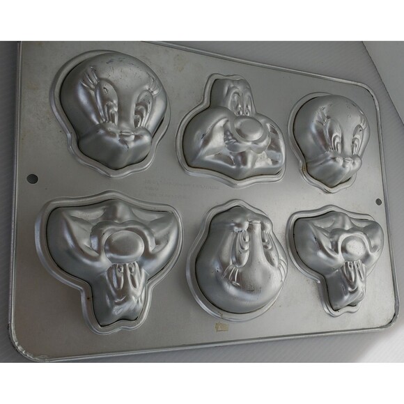 VTG Wilton Looney Tunes Sylvester & Tweety Bird Mini Cake Pan Cupcakes 6 Cavity - Picture 2 of 7